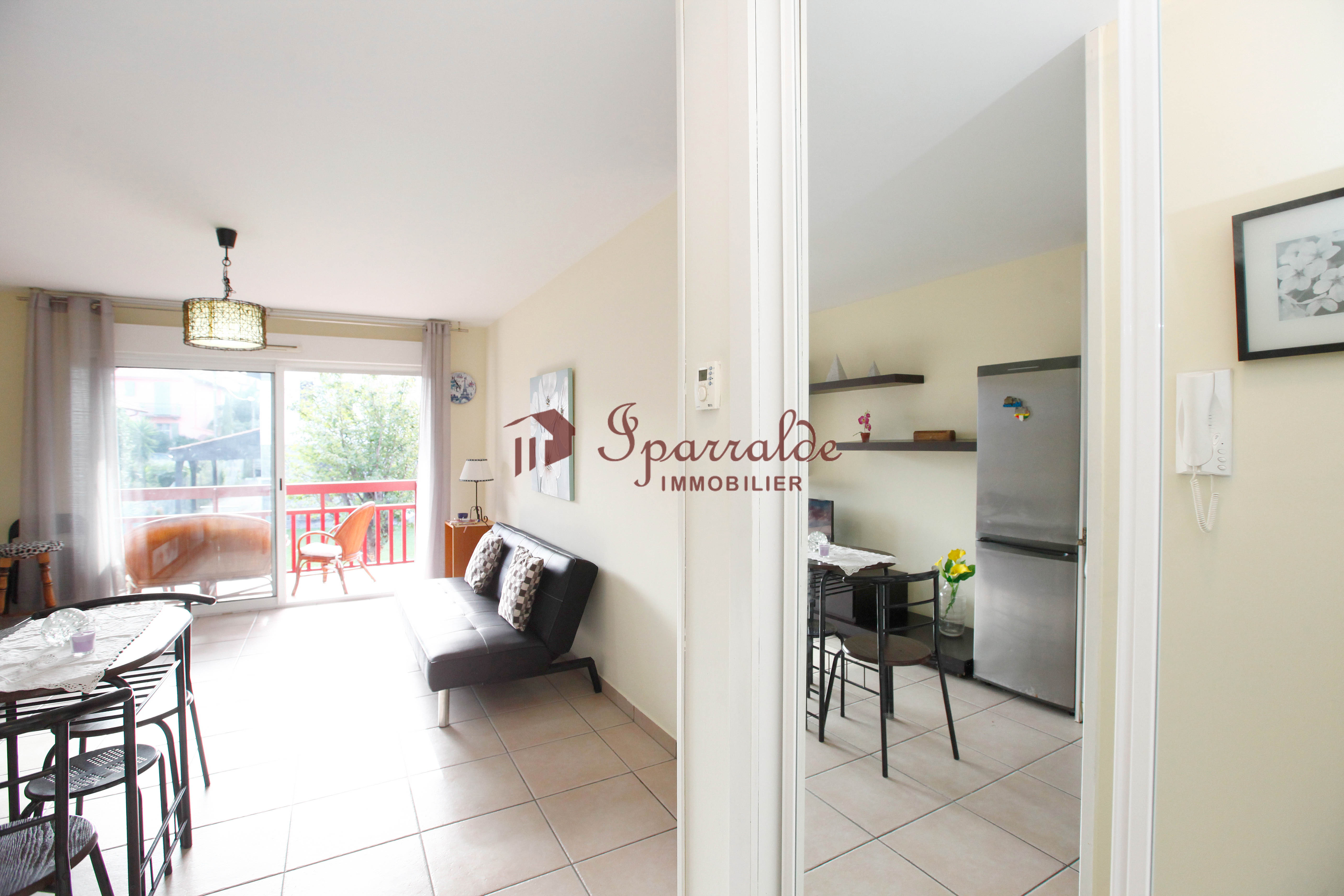 Joli appartement T2 en trés bon état.
 Résidence récente avec as...