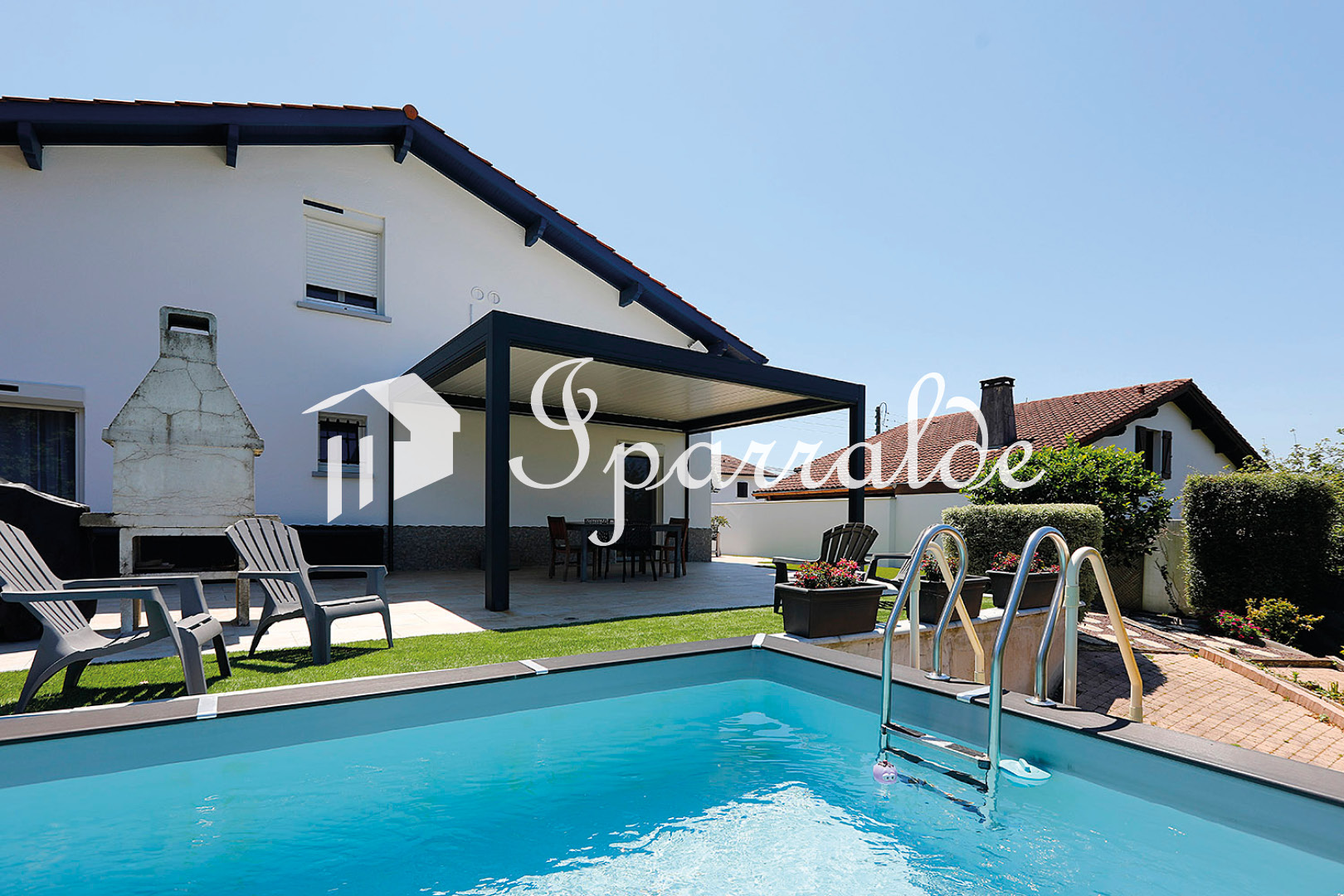  Maison Individuelle climatisée avec 3 terrasses, piscine s/parcelle 1.000 m2