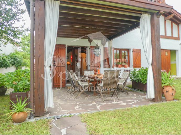 Magnifique villa indépendante avec jardin de 300m2 et vue sur la  Rh...
