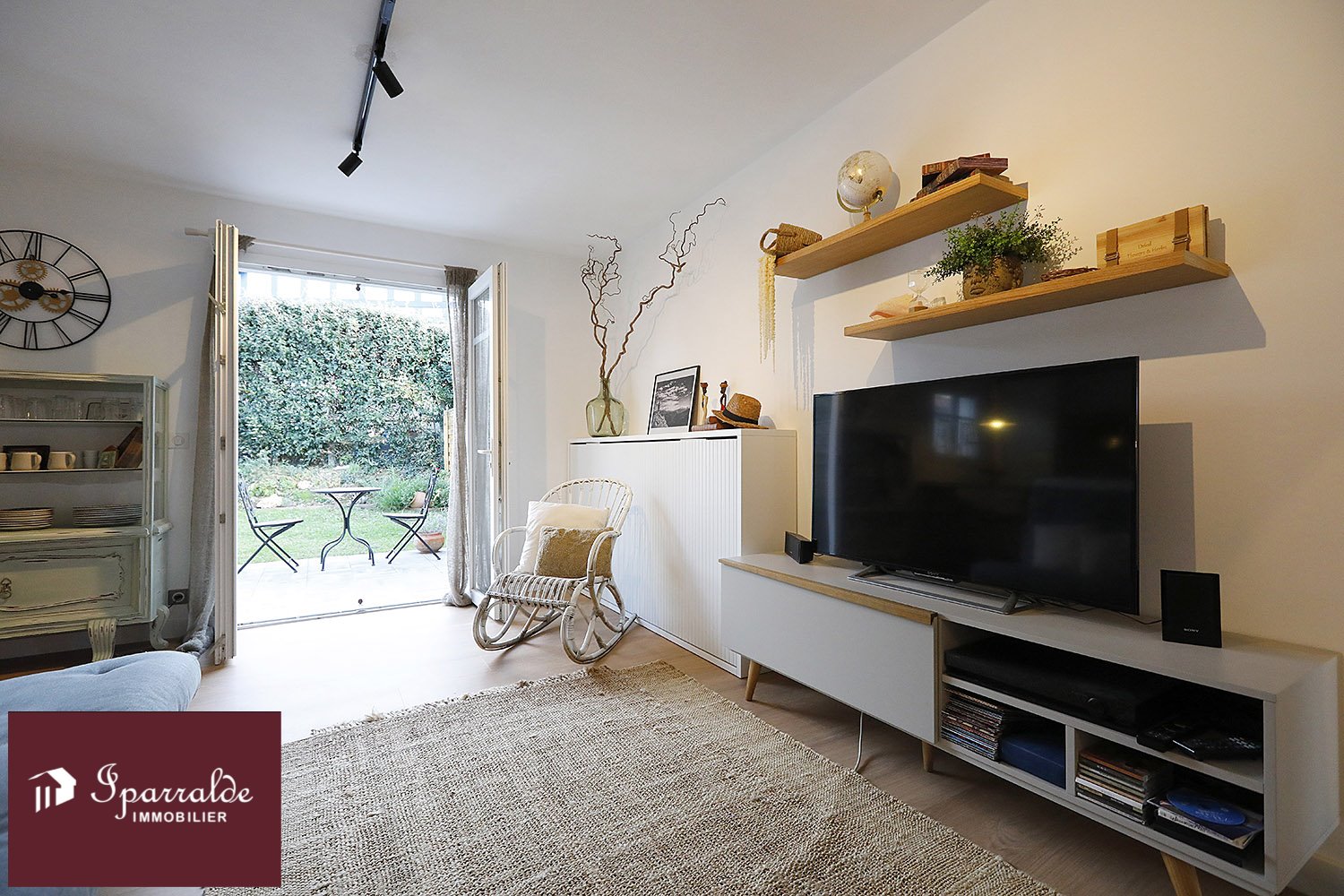Grand T2 de 45m2 en RDJ avec Terrasse, Jardin 60m2, Parking, Piscine ...