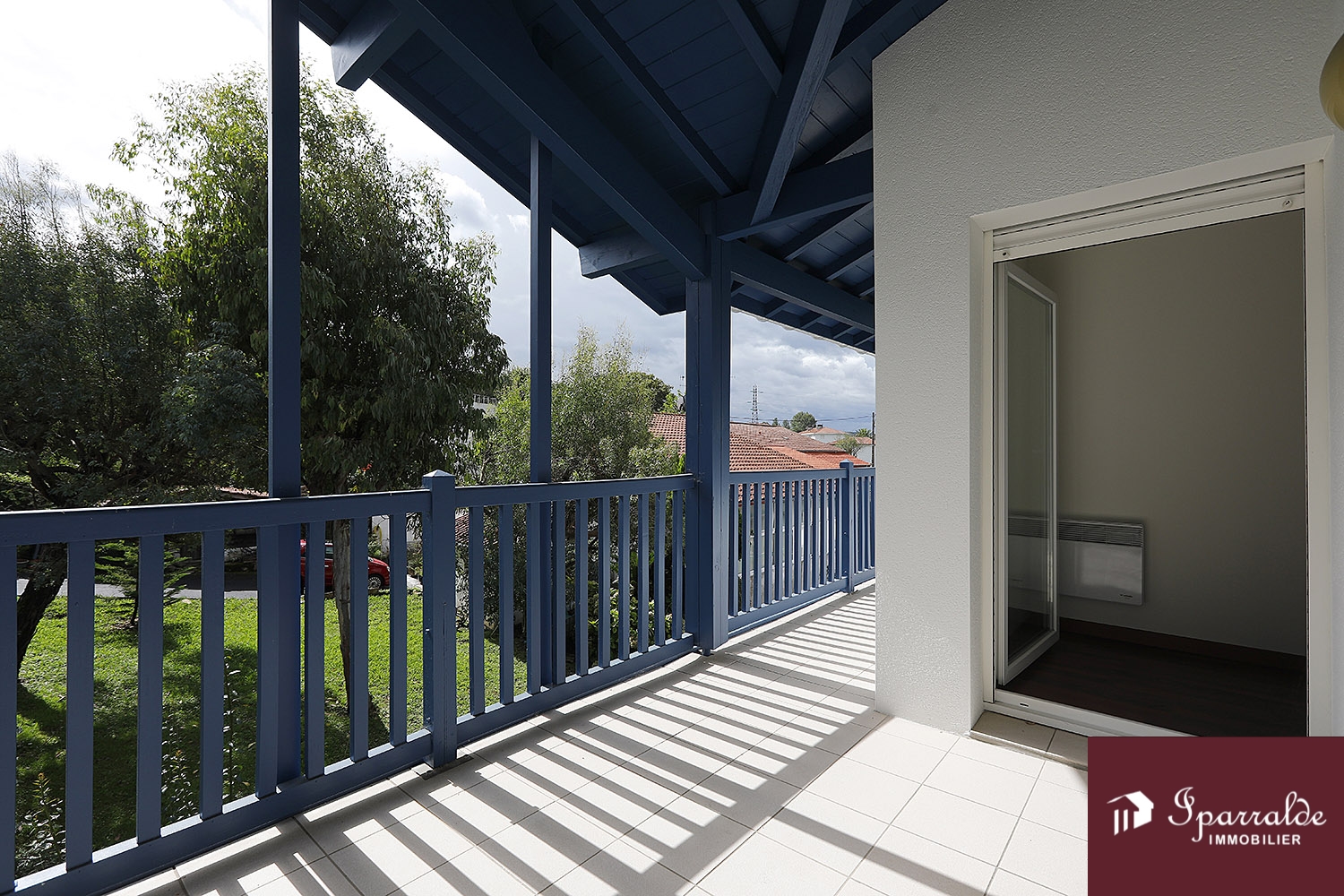 Grand T3  avec magnifique Terrasse, Cave et Parking, situé entre la ...