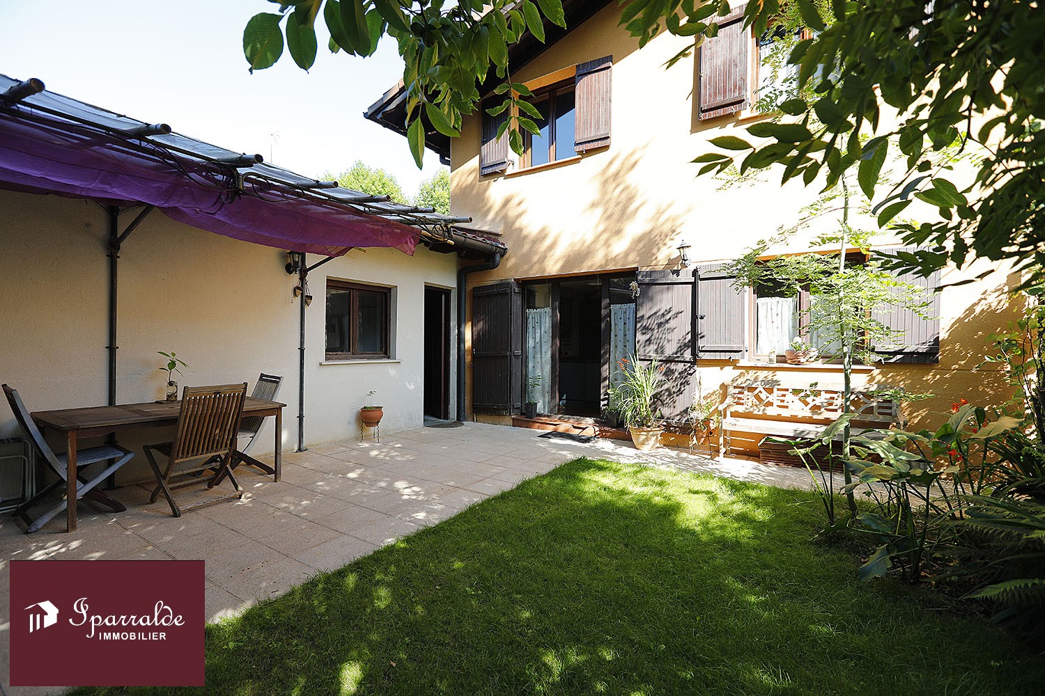 Belle Maison Mitoyenne avec Jardin et Terrasse en vente à LESAKA, à...