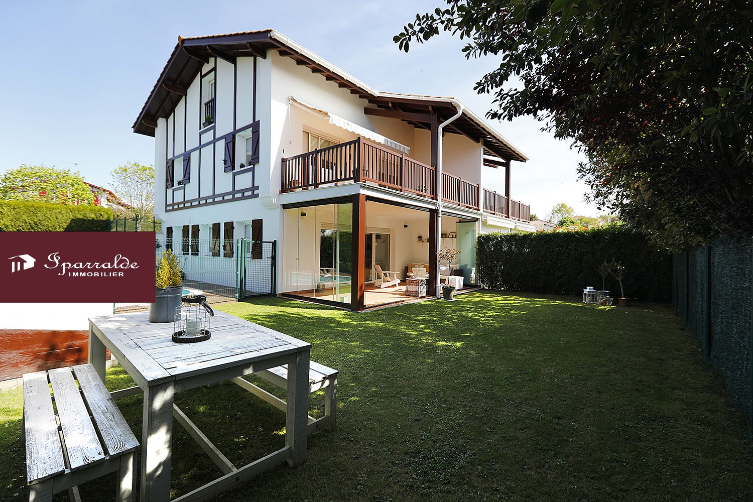 Maison T5 à vendre avec Terrasse, Jardin et Piscine à Hendaye(64) �...
