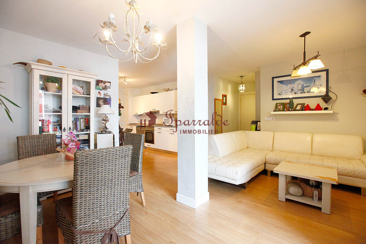 Bel appartement de 4 pièces, bien situé, à 2 minutes à pied des c...