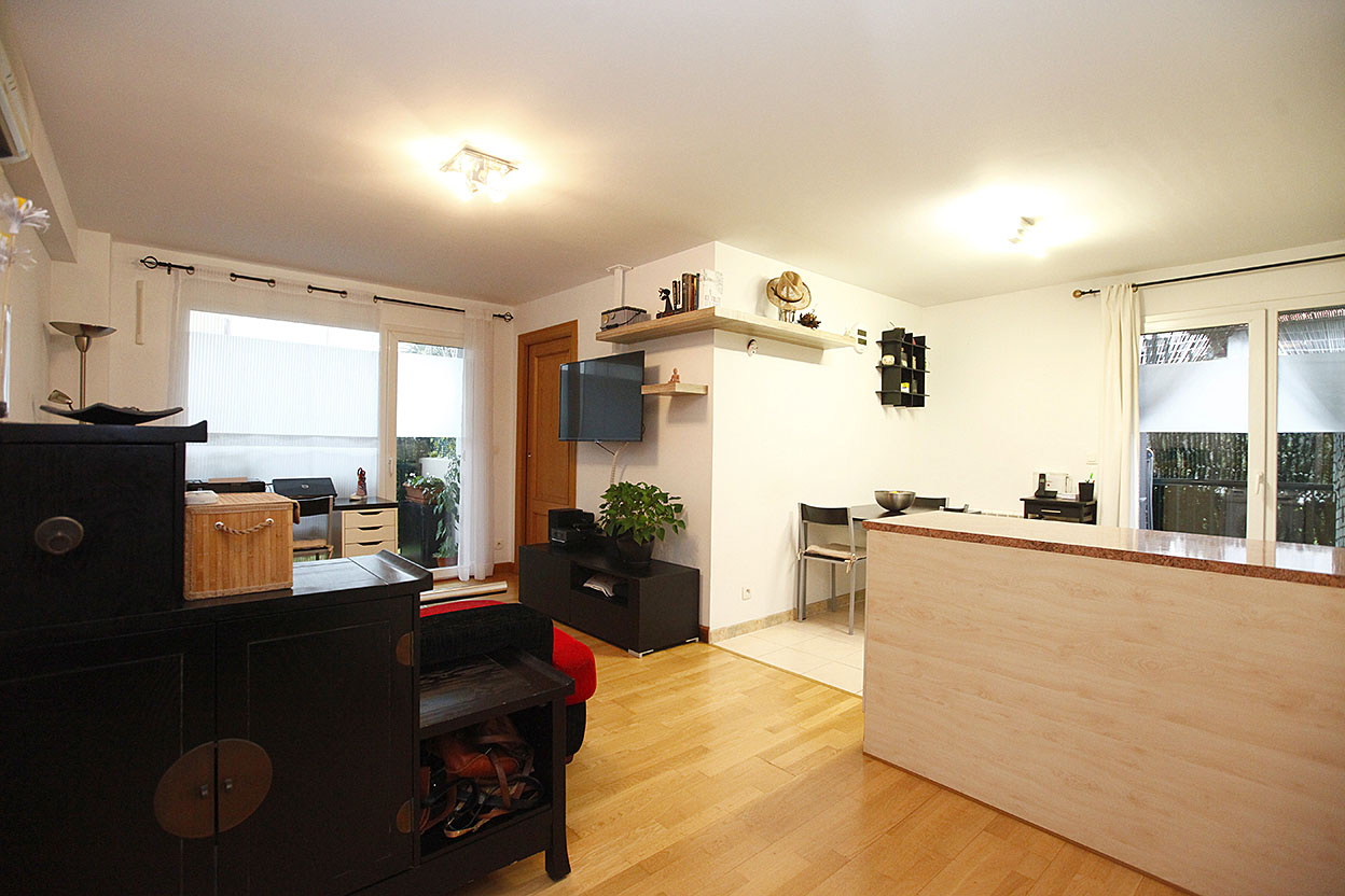 En vente joli T3 dans résidence privée avec garage boxé.