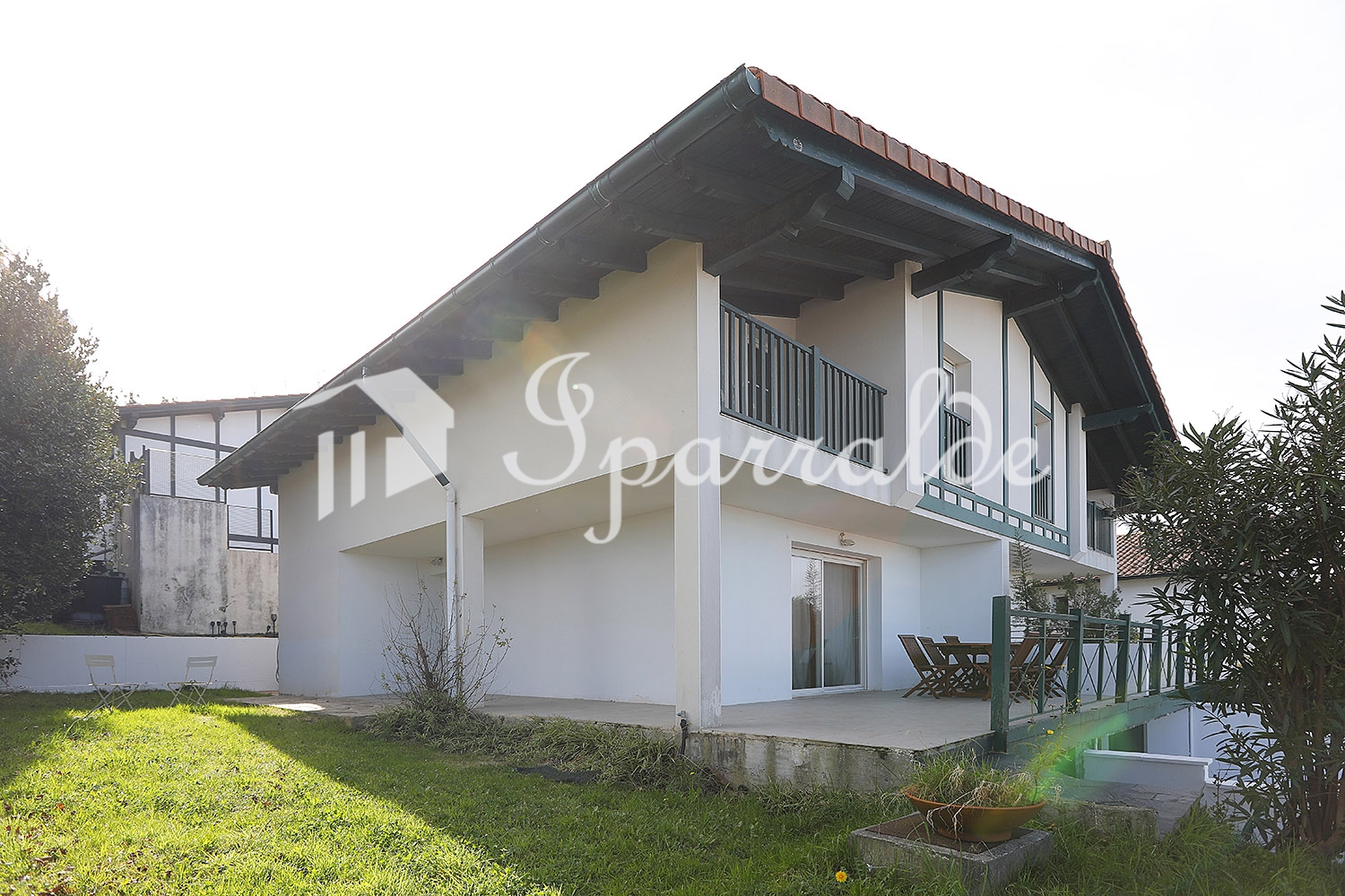 EXCLUSIVITÉ – Maison mitoyenne T5 avec vue mer à Hendaye