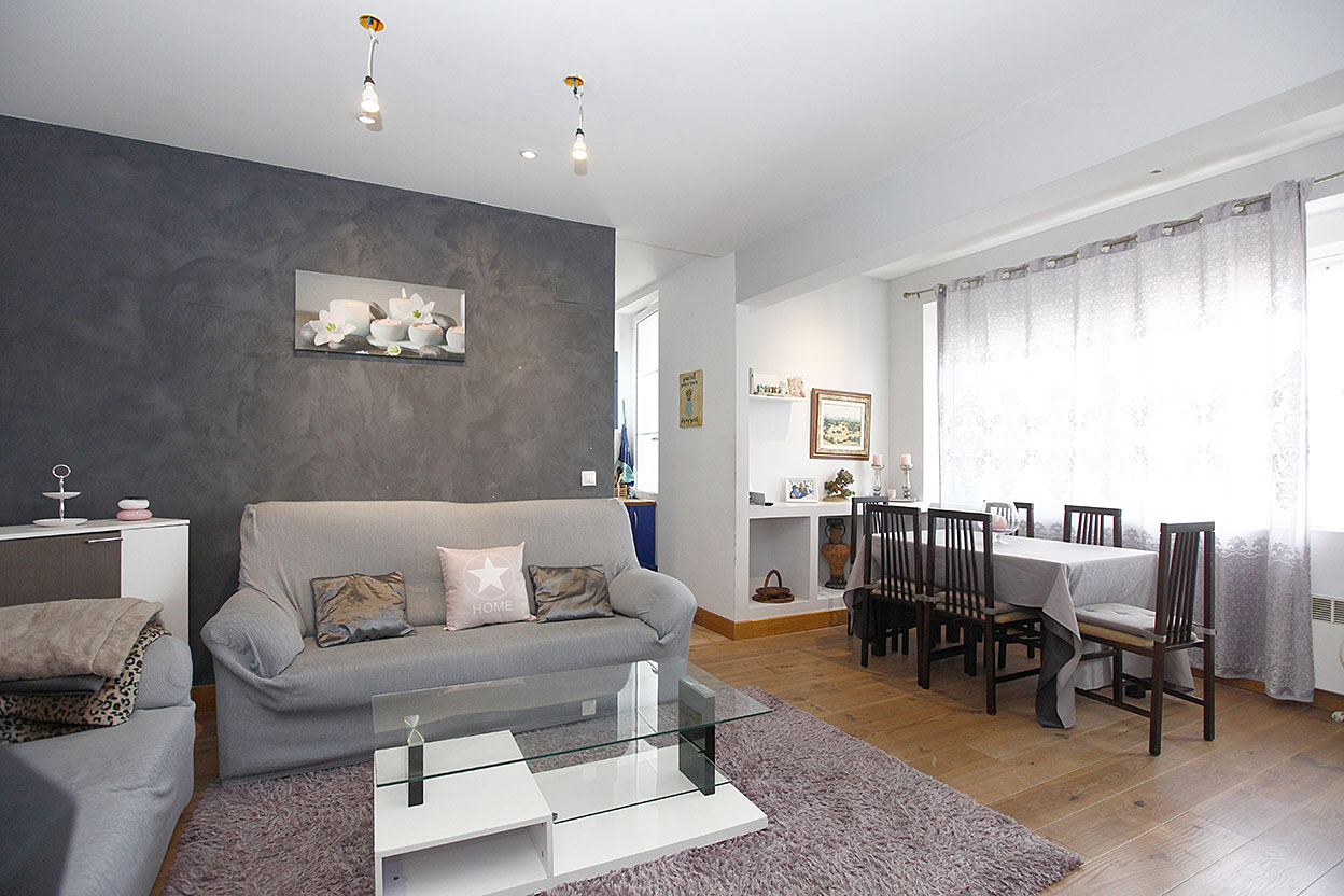 Vente d' appartement de type T3 refait à neuf au centre-ville d' Hen...