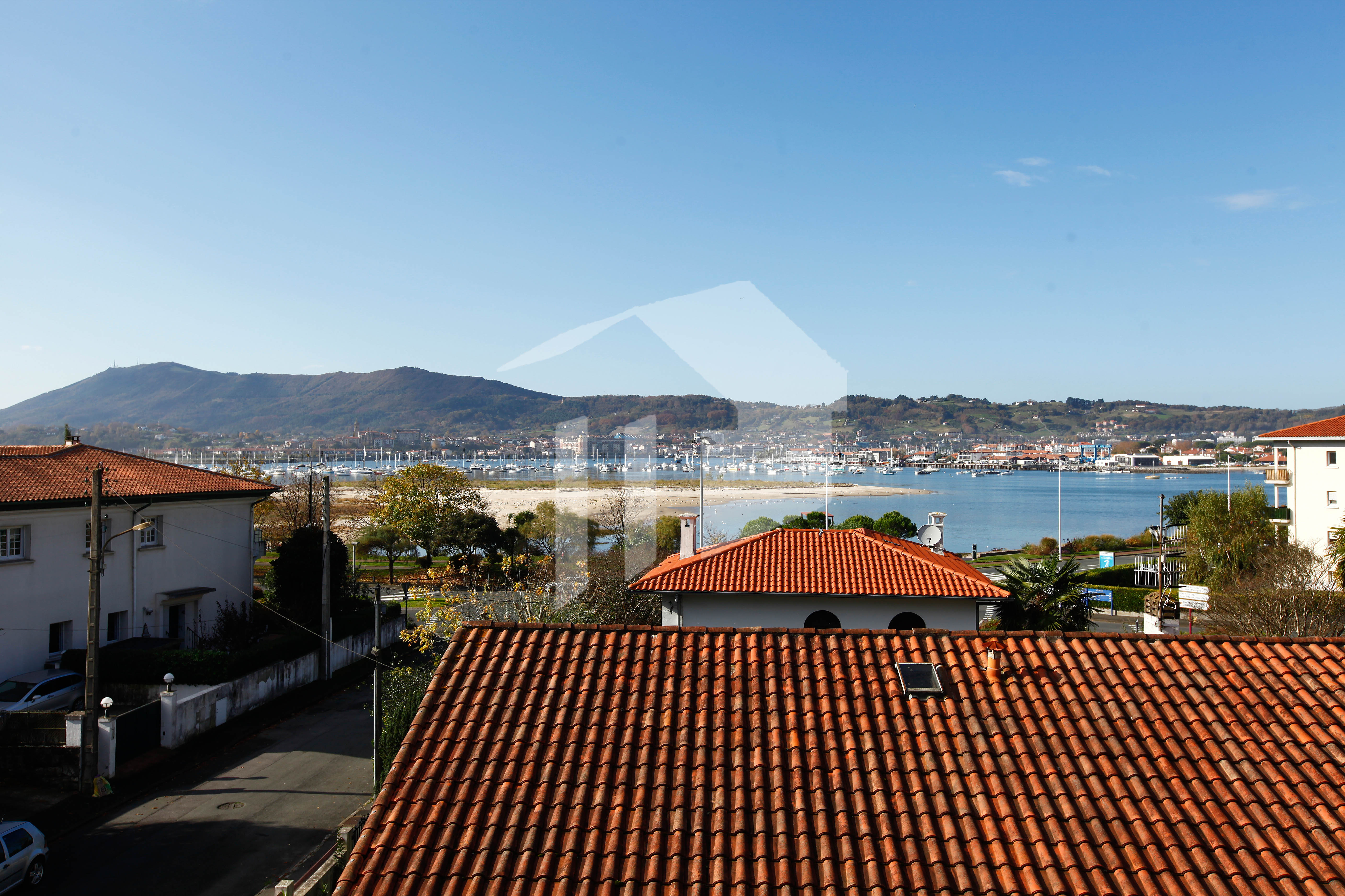 Joli appartement avec des vues sur la baie d'Hendaye!!!!