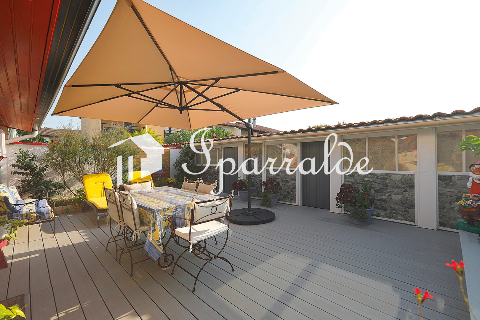 Grande maison familiale F5 lumineuse avec garage, double terrasse et beaux volumes