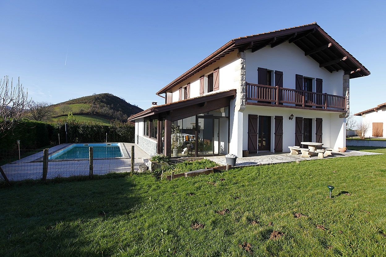 Belle maison dans cadre bucolique avec 1.000 m2 de terrain et piscine...