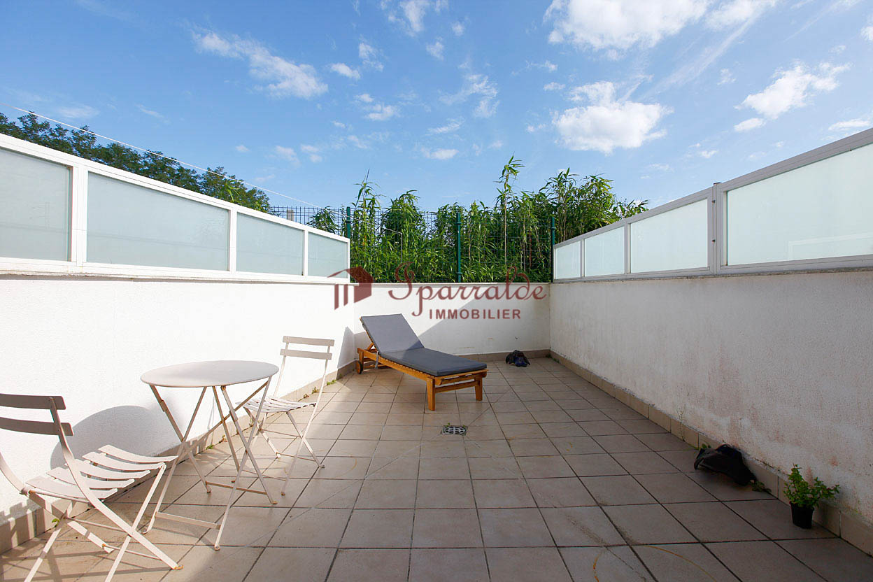 Beau T3 avec terrasse de 25 m2.
