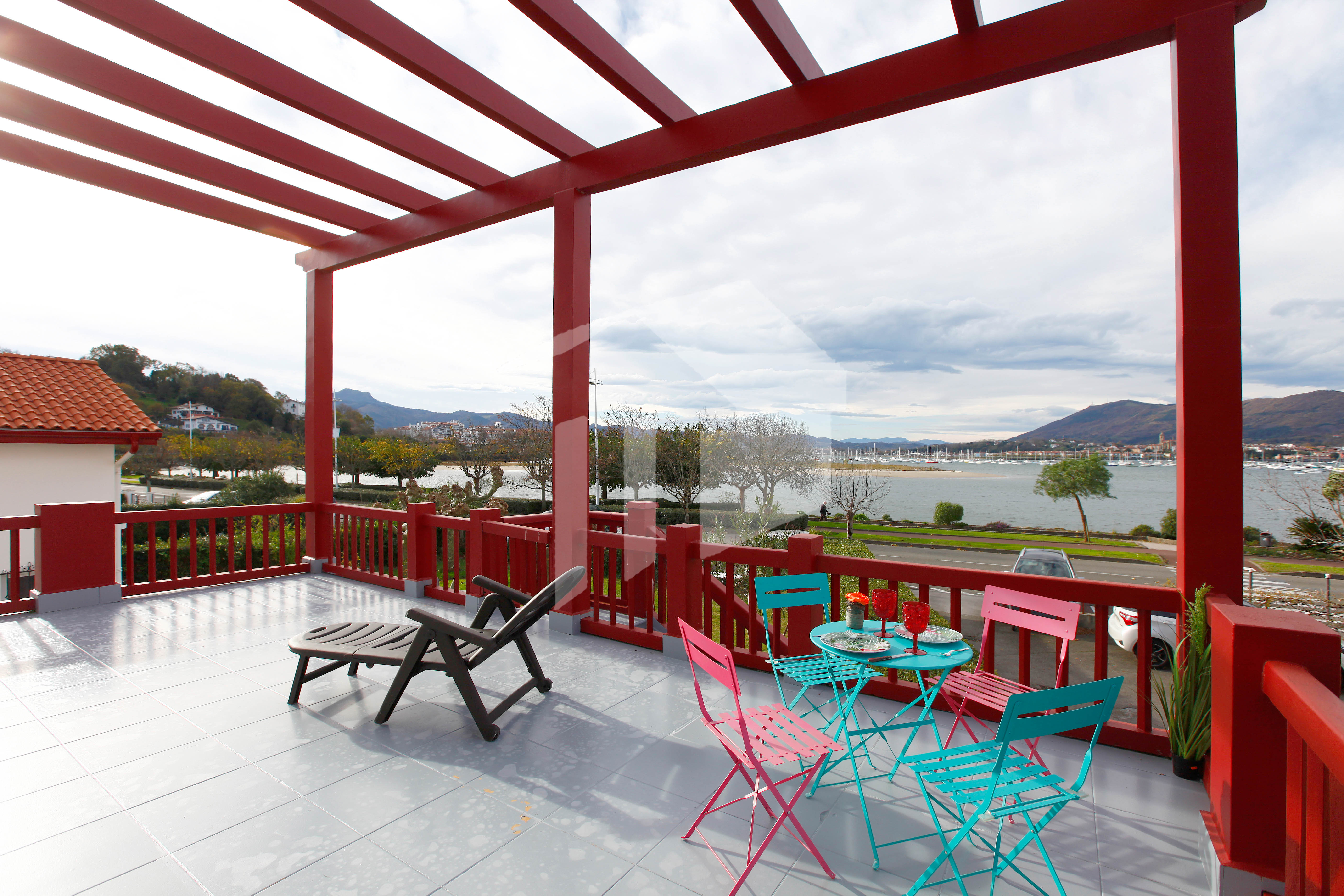 A vendre charmant appartement avec terrasse et vue imprenable sur la ...