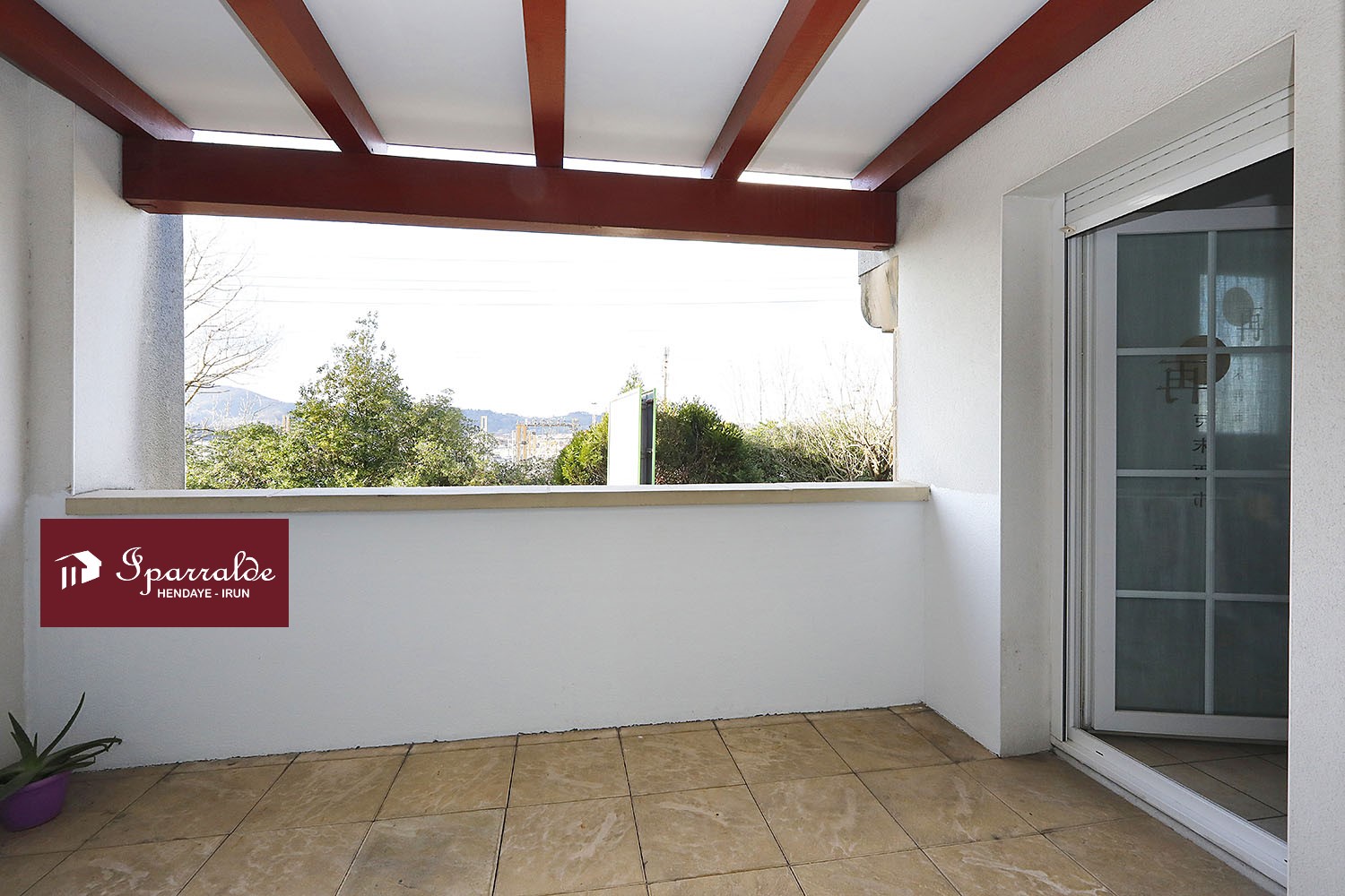 HENDAYE (64) VILLE- Joli T3 de 59 m2 composé d'un séjour donnant su...